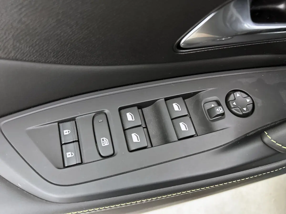 1.2 Hybrid 145pk GT Automaat | 360 Camera | Elektrische Bestuurdersstoel | Climate Control | Adaptieve Cruise Control | LED | 18"LMV | Keyless Entry/Start | Stuur/Stoelen Verwarmd | Apple Ca