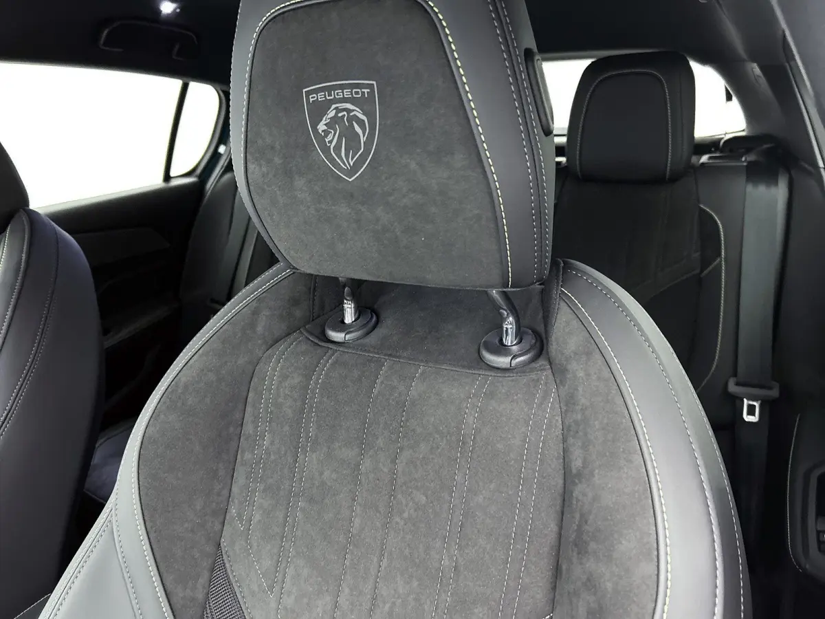 1.2 Hybrid 145pk GT Automaat | 360 Camera | Elektrische Bestuurdersstoel | Climate Control | Adaptieve Cruise Control | LED | 18"LMV | Keyless Entry/Start | Stuur/Stoelen Verwarmd | Apple Ca