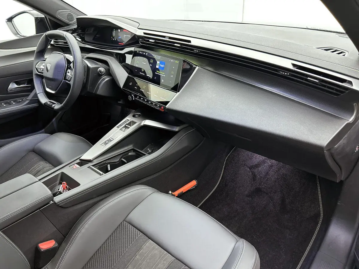 1.2 Hybrid 145pk GT Automaat | 360 Camera | Elektrische Bestuurdersstoel | Climate Control | Adaptieve Cruise Control | LED | 18"LMV | Keyless Entry/Start | Stuur/Stoelen Verwarmd | Apple Ca