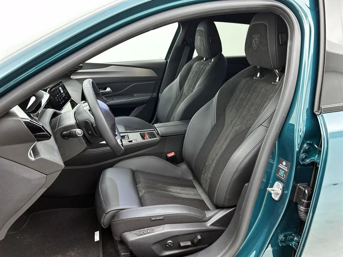 1.2 Hybrid 145pk GT Automaat | 360 Camera | Elektrische Bestuurdersstoel | Climate Control | Adaptieve Cruise Control | LED | 18"LMV | Keyless Entry/Start | Stuur/Stoelen Verwarmd | Apple Ca