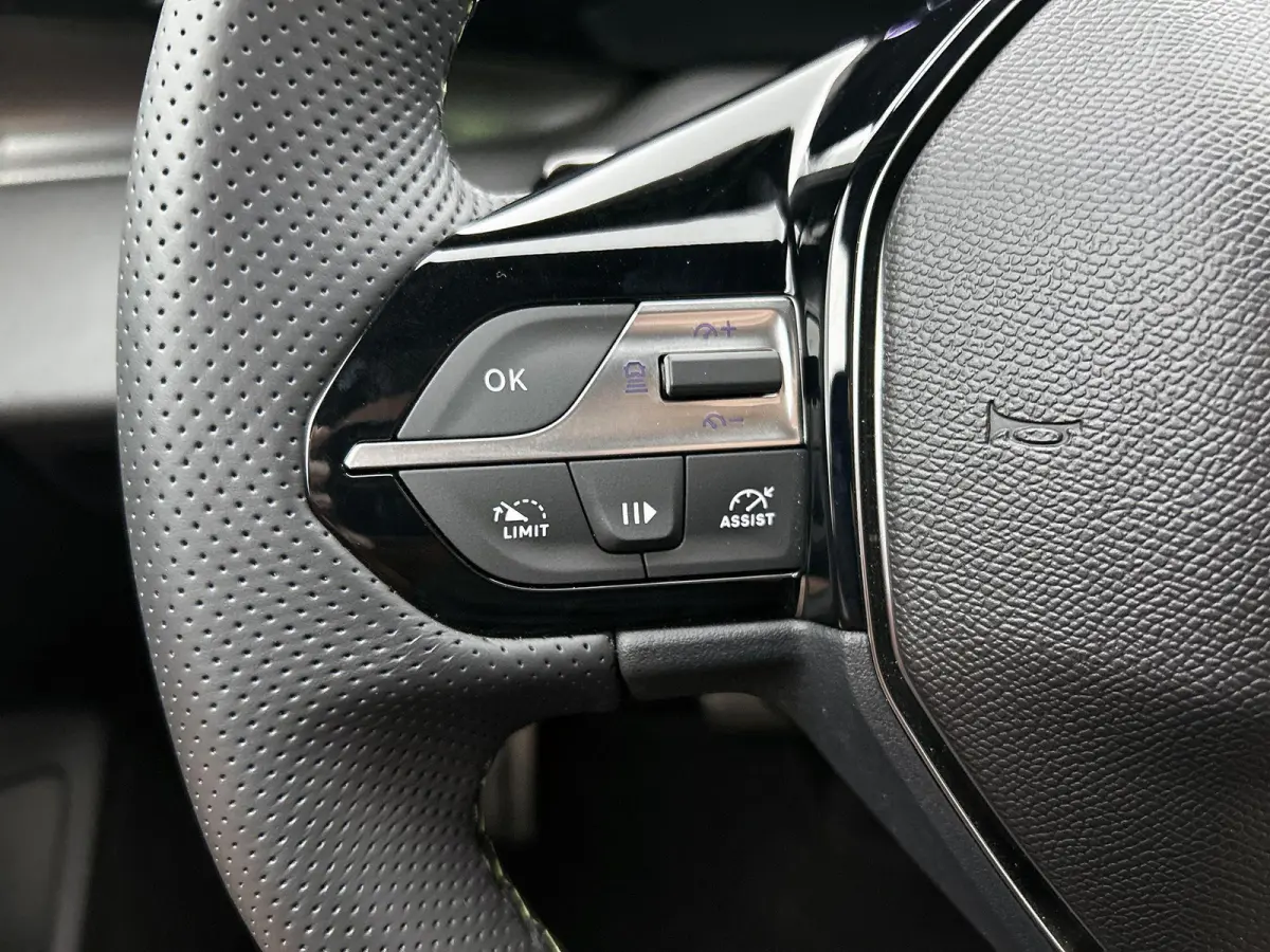 1.2 Hybrid 145pk GT Automaat | 360 Camera | Elektrische Bestuurdersstoel | Climate Control | Adaptieve Cruise Control | LED | 18"LMV | Keyless Entry/Start | Stuur/Stoelen Verwarmd | Apple Ca