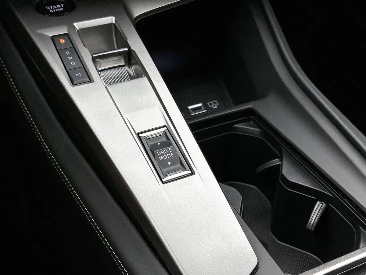 1.2 Hybrid 145pk GT Automaat | 360 Camera | Elektrische Bestuurdersstoel | Climate Control | Adaptieve Cruise Control | LED | 18"LMV | Keyless Entry/Start | Stuur/Stoelen Verwarmd | Apple Ca