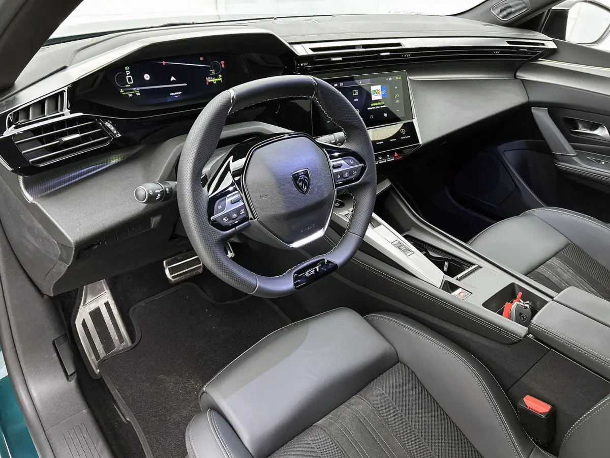 1.2 Hybrid 145pk GT Automaat | 360 Camera | Elektrische Bestuurdersstoel | Climate Control | Adaptieve Cruise Control | LED | 18"LMV | Keyless Entry/Start | Stuur/Stoelen Verwarmd | Apple Ca