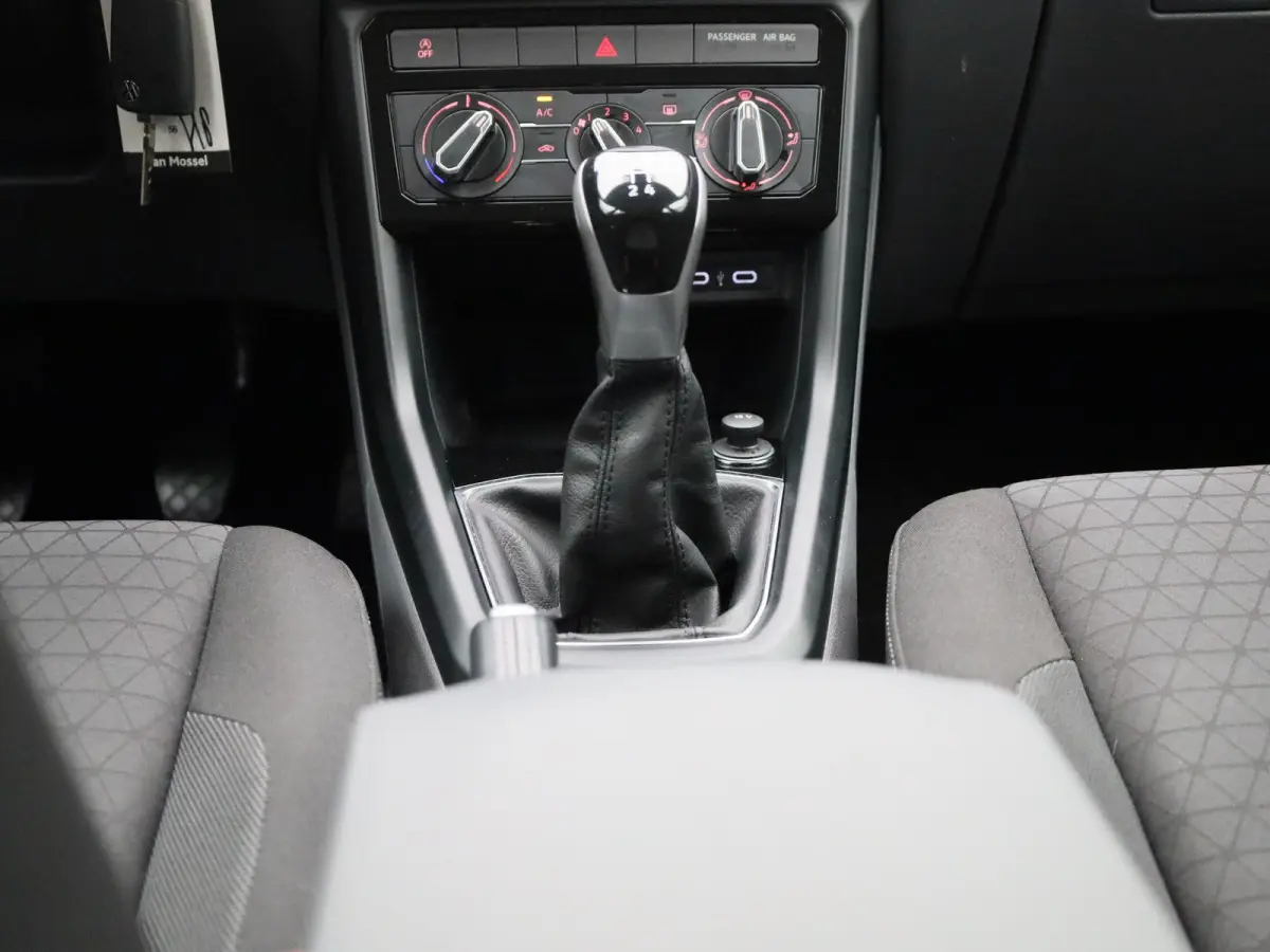 1.0 TSI Life 95 PK | Trekhaak | Airco | Apple Carplay | Android Auto | Adaptive Cruise Control | Lichtmetalen velgen |
