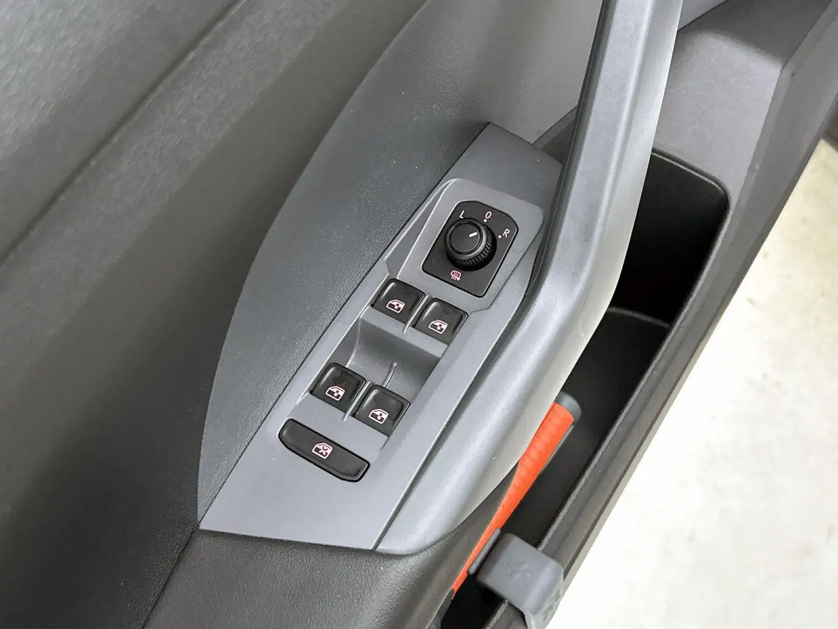 1.0 TSI Life 95 PK | Trekhaak | Airco | Apple Carplay | Android Auto | Adaptive Cruise Control | Lichtmetalen velgen |