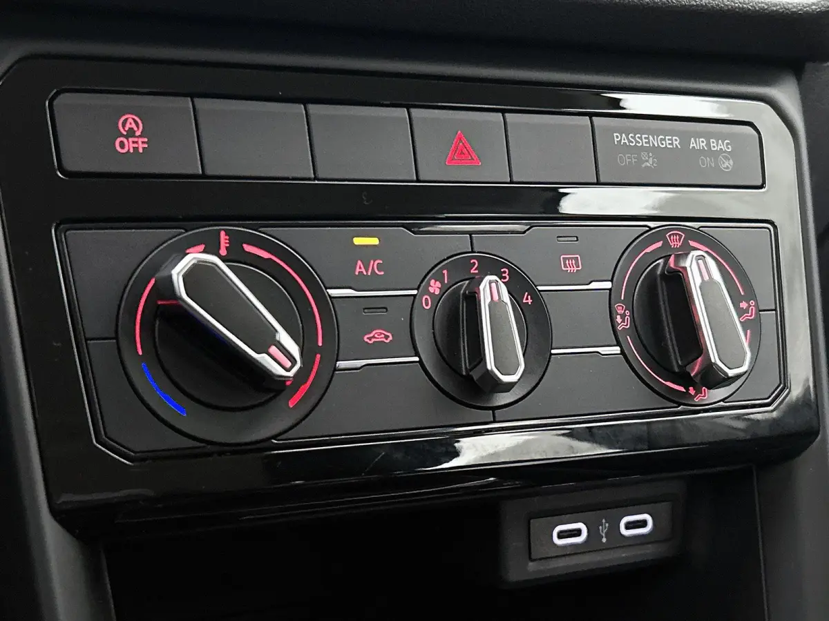 1.0 TSI Life 95 PK | Trekhaak | Airco | Apple Carplay | Android Auto | Adaptive Cruise Control | Lichtmetalen velgen |