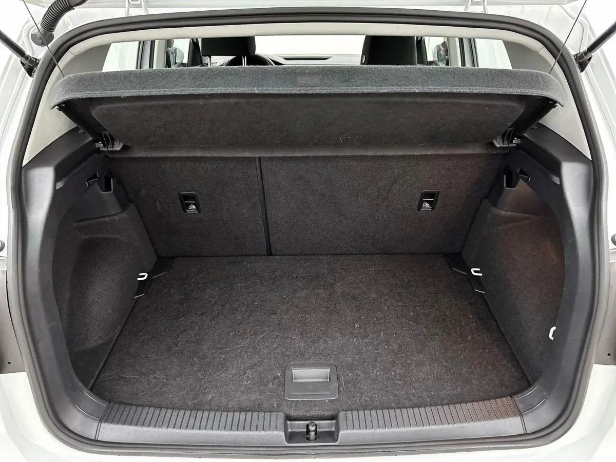 1.0 TSI Life 95 PK | Trekhaak | Airco | Apple Carplay | Android Auto | Adaptive Cruise Control | Lichtmetalen velgen |