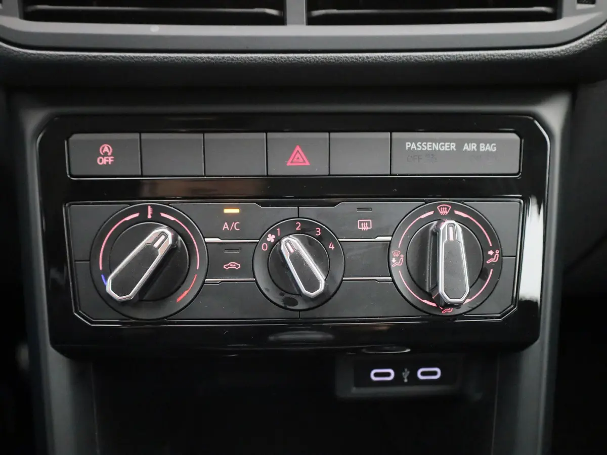 1.0 TSI Life 95 PK | Trekhaak | Airco | Apple Carplay | Android Auto | Adaptive Cruise Control | Lichtmetalen velgen |