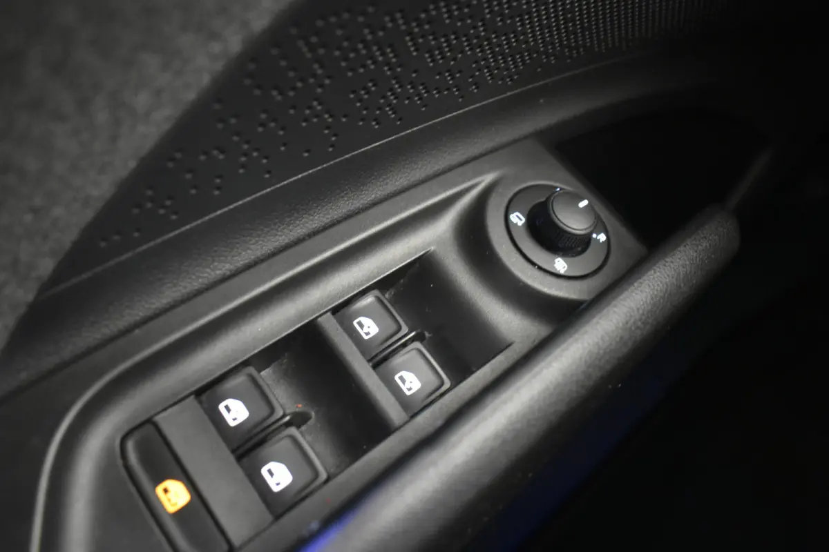 80 Camera 204 PK El aKlep+ Trekhaak Keyless Carplay