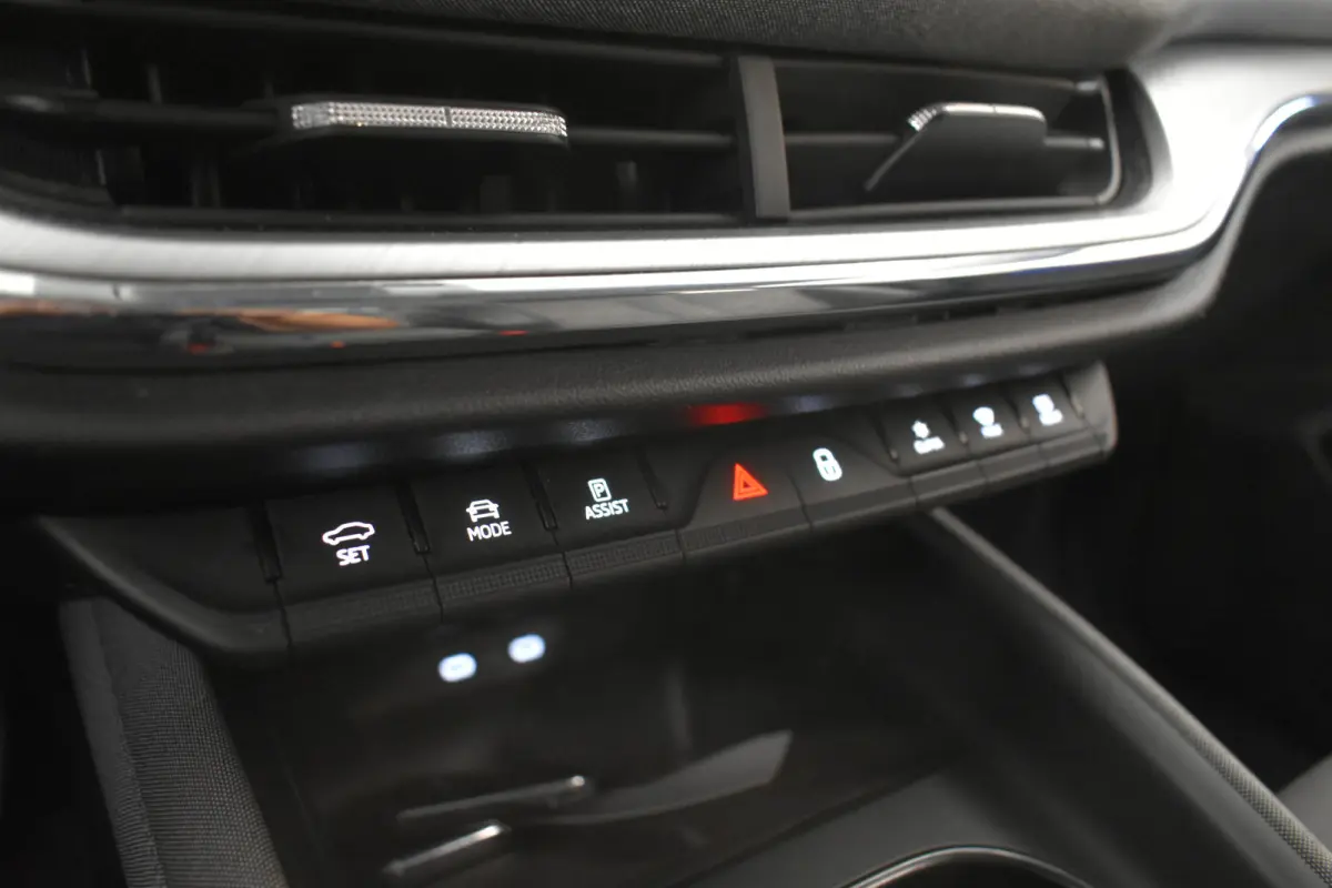80 Camera 204 PK El aKlep+ Trekhaak Keyless Carplay