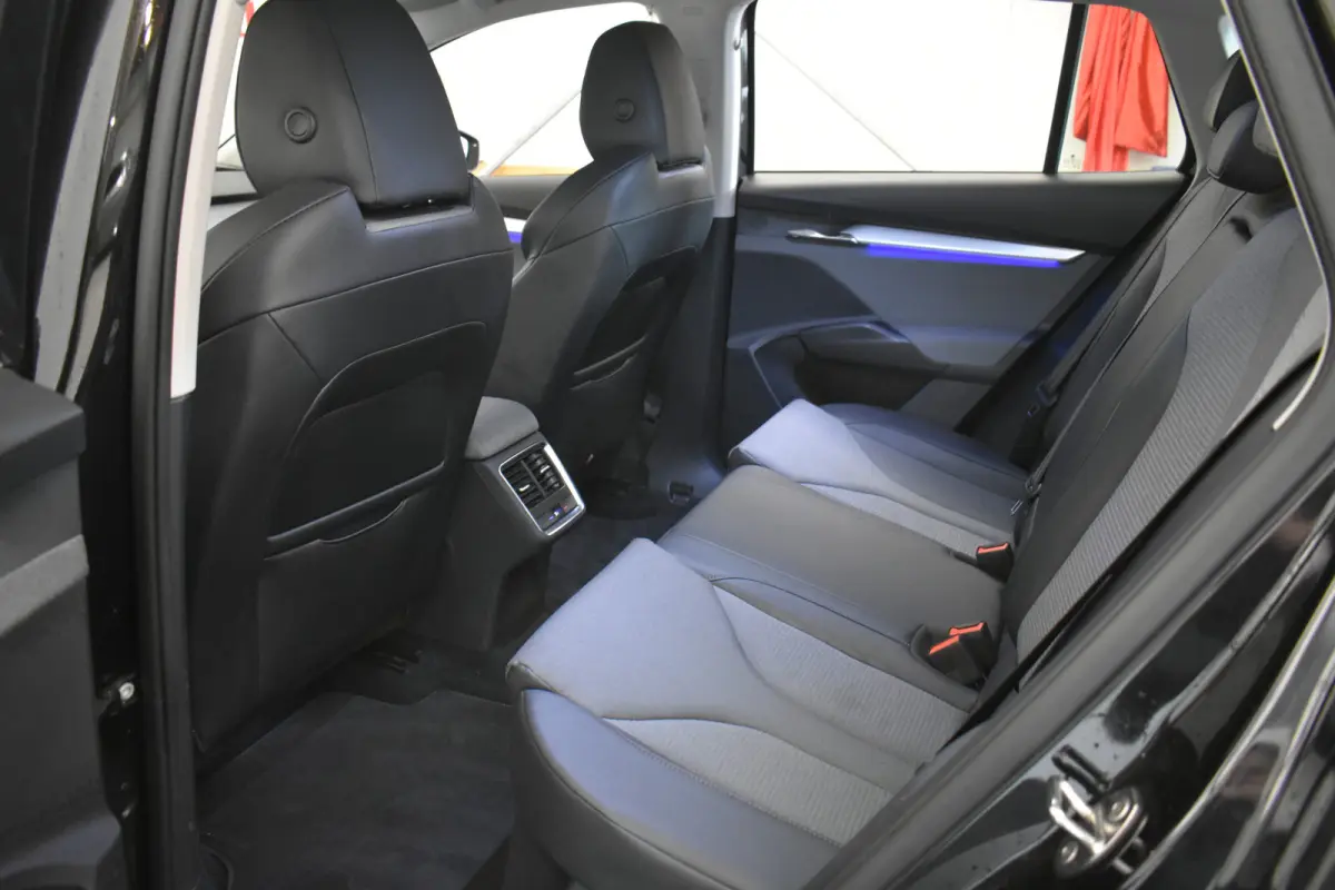 80 Camera 204 PK El aKlep+ Trekhaak Keyless Carplay