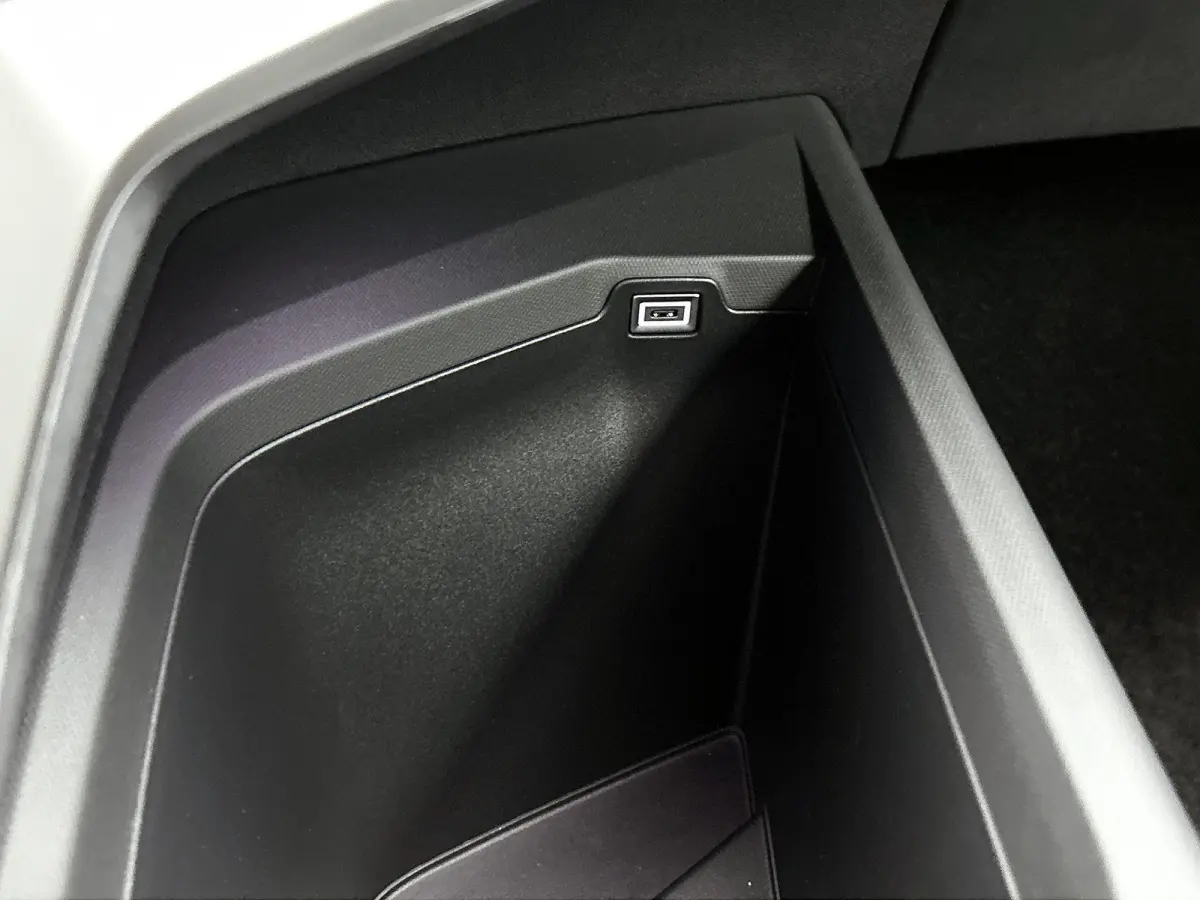 Allure Long Range 230pk 97 kWh Automaat | Tot 8 Jaar Garantie | Verwarmbare stoelen | Cruise control | Climate control | Achteruitrijcamera | 19" lichtmetalen velgen