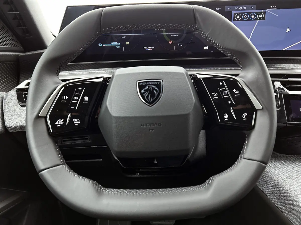 Allure Long Range 230pk 97 kWh Automaat | Tot 8 Jaar Garantie | Verwarmbare stoelen | Cruise control | Climate control | Achteruitrijcamera | 19" lichtmetalen velgen