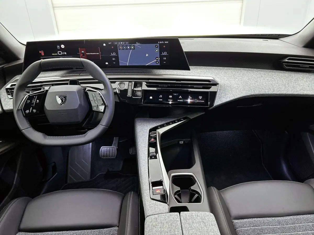 Allure Long Range 230pk 97 kWh Automaat | Tot 8 Jaar Garantie | Verwarmbare stoelen | Cruise control | Climate control | Achteruitrijcamera | 19" lichtmetalen velgen