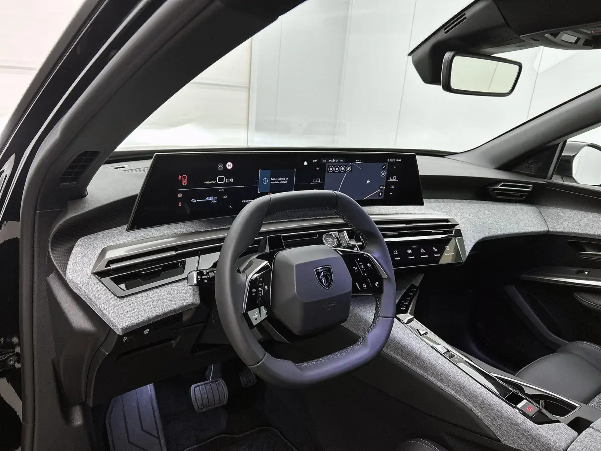 Allure Long Range 230pk 97 kWh Automaat | Tot 8 Jaar Garantie | Verwarmbare stoelen | Cruise control | Climate control | Achteruitrijcamera | 19" lichtmetalen velgen