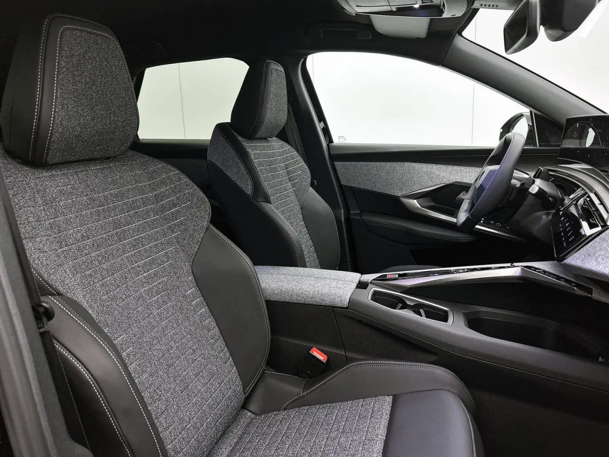 Allure Long Range 230pk 97 kWh Automaat | Tot 8 Jaar Garantie | Verwarmbare stoelen | Cruise control | Climate control | Achteruitrijcamera | 19" lichtmetalen velgen