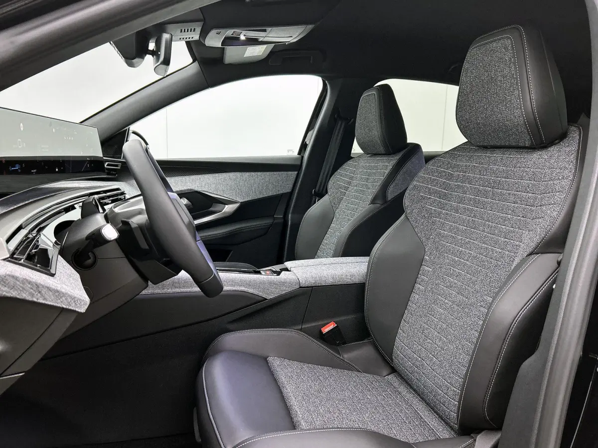 Allure Long Range 230pk 97 kWh Automaat | Tot 8 Jaar Garantie | Verwarmbare stoelen | Cruise control | Climate control | Achteruitrijcamera | 19" lichtmetalen velgen