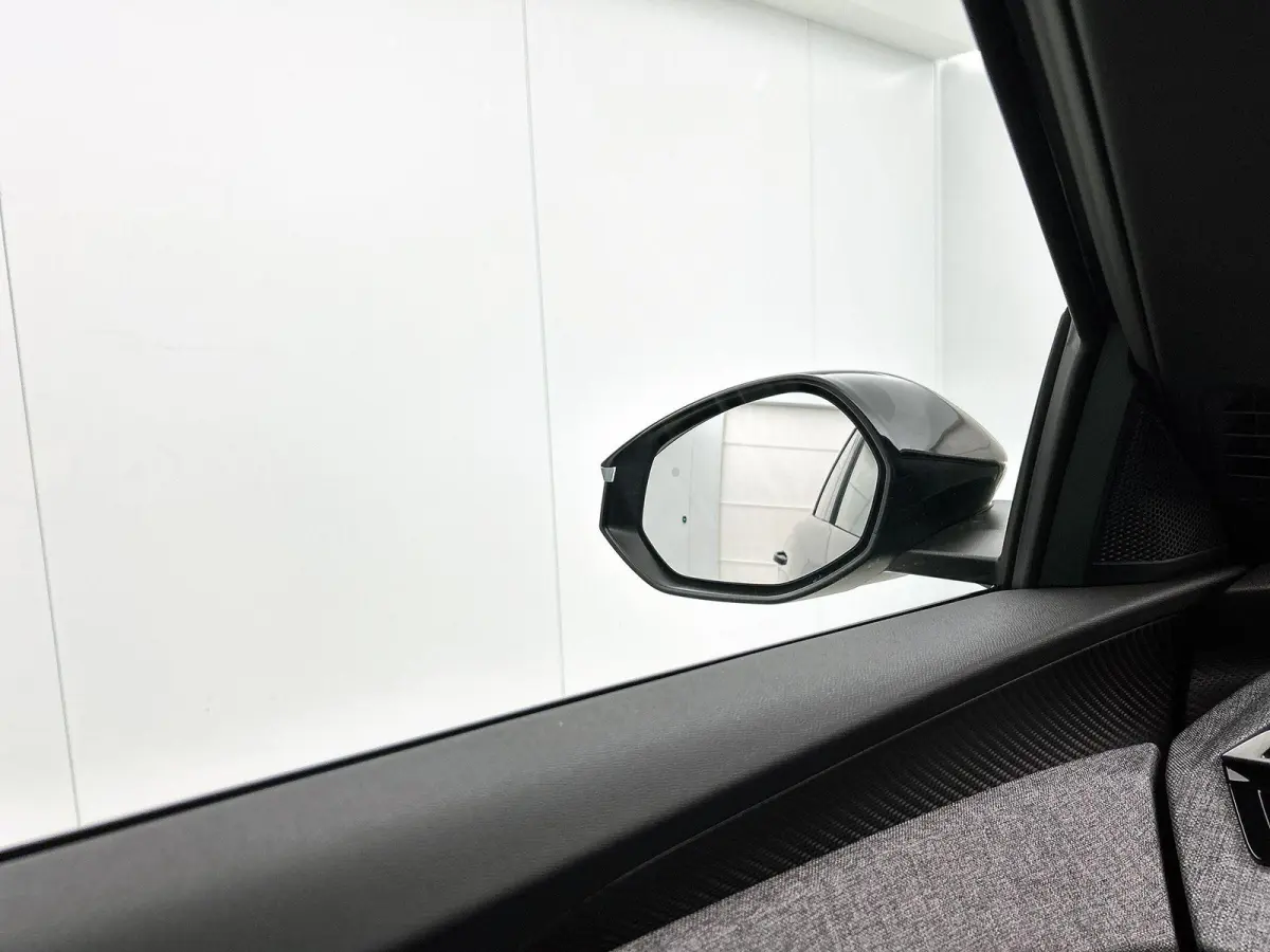 Allure Long Range 230pk 97 kWh Automaat | Tot 8 Jaar Garantie | Verwarmbare stoelen | Cruise control | Climate control | Achteruitrijcamera | 19" lichtmetalen velgen