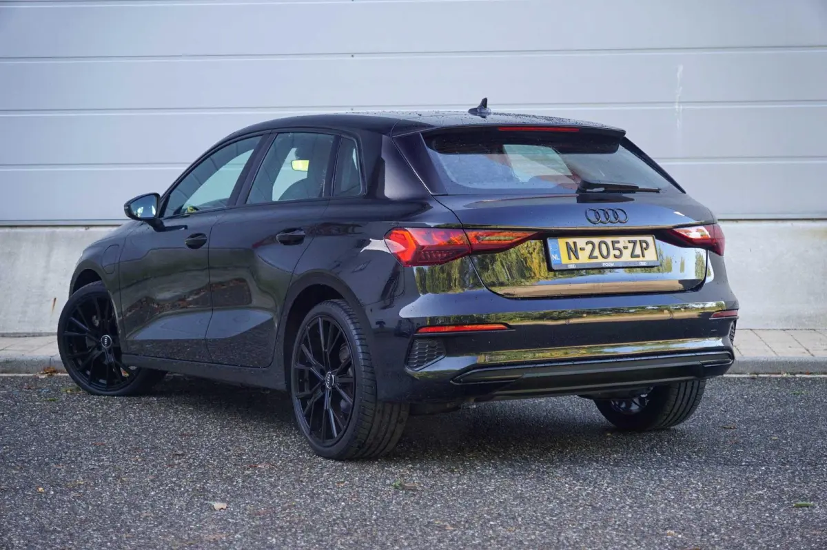 40 TFSIe 204pk Advanced Edition | Smartphone Interface | Navigatie | PDC | Optiek Zwart | 19" Velgen