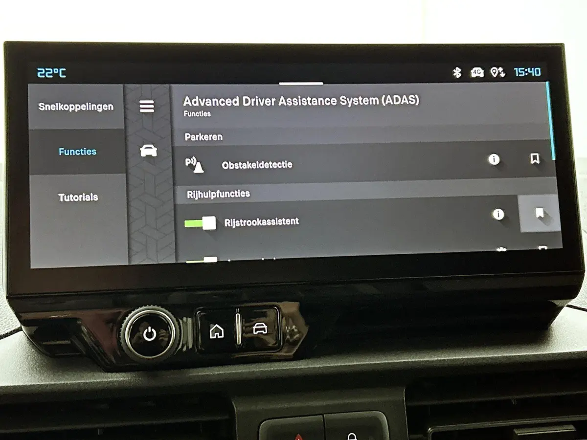 136pk L2 50 kWh Automaat | Houten Vloer | Navigatie | Stoelverwarming | Full-LED | Airco | Cruise Control | Camera | Apple Carplay/Android Auto |