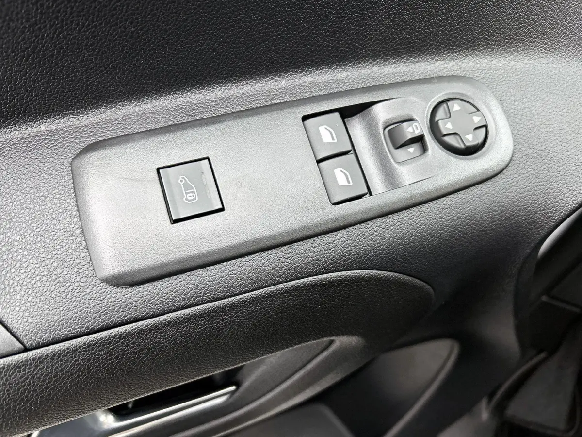 136pk L2 50 kWh Automaat | Houten Vloer | Navigatie | Stoelverwarming | Full-LED | Airco | Cruise Control | Camera | Apple Carplay/Android Auto |