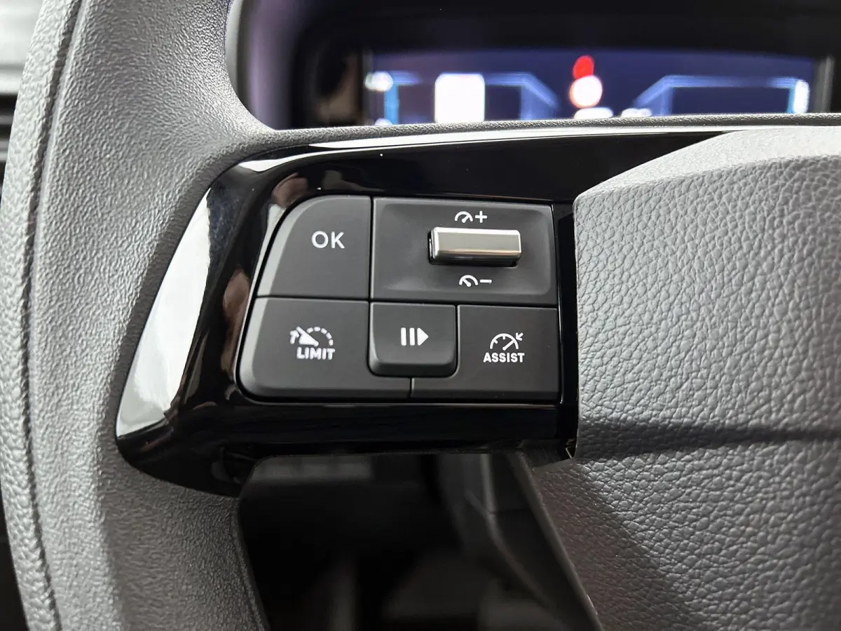 136pk L2 50 kWh Automaat | Houten Vloer | Navigatie | Stoelverwarming | Full-LED | Airco | Cruise Control | Camera | Apple Carplay/Android Auto |
