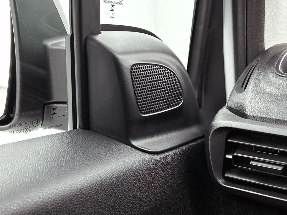 136pk L2 50 kWh Automaat | Houten Vloer | Navigatie | Stoelverwarming | Full-LED | Airco | Cruise Control | Camera | Apple Carplay/Android Auto |