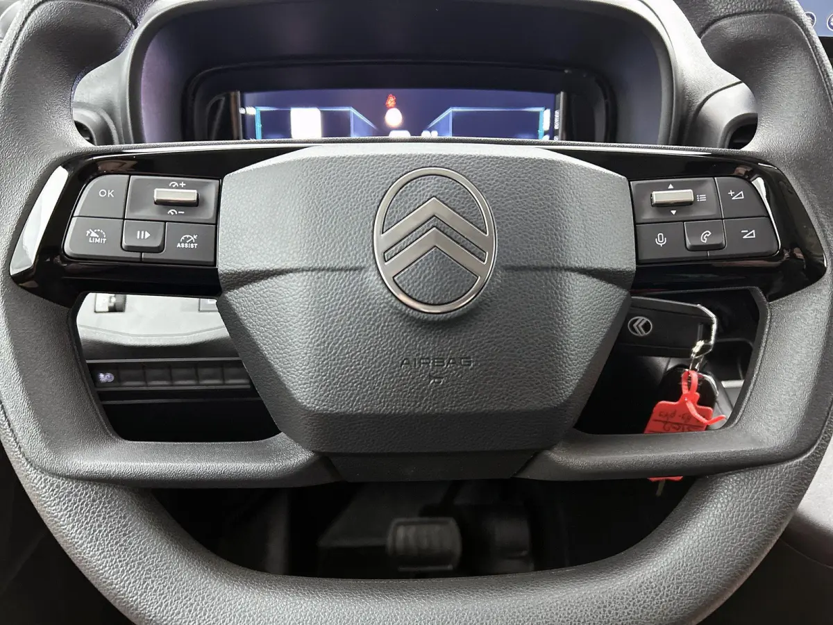 136pk L2 50 kWh Automaat | Houten Vloer | Navigatie | Stoelverwarming | Full-LED | Airco | Cruise Control | Camera | Apple Carplay/Android Auto |