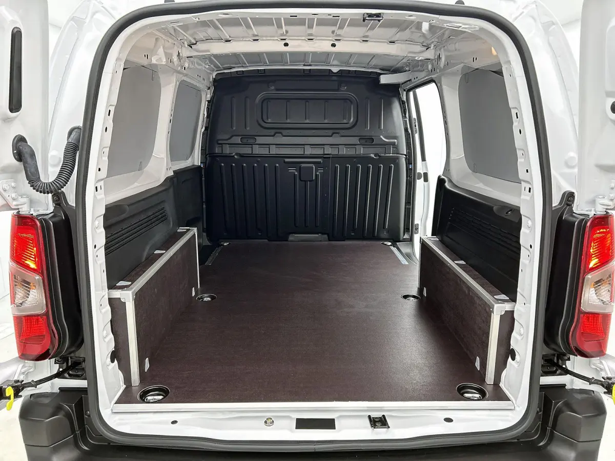136pk L2 50 kWh Automaat | Houten Vloer | Navigatie | Stoelverwarming | Full-LED | Airco | Cruise Control | Camera | Apple Carplay/Android Auto |