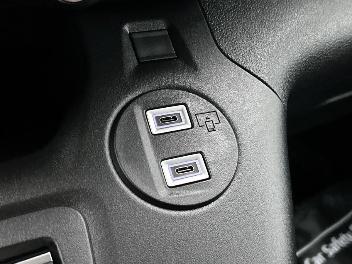 136pk L2 50 kWh Automaat | Houten Vloer | Navigatie | Stoelverwarming | Full-LED | Airco | Cruise Control | Camera | Apple Carplay/Android Auto |