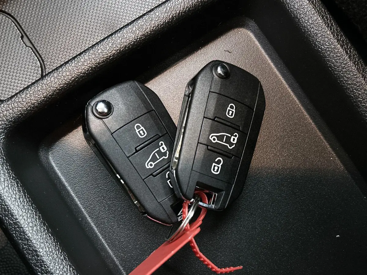 136pk L2 50 kWh Automaat | Houten Vloer | Navigatie | Stoelverwarming | Full-LED | Airco | Cruise Control | Camera | Apple Carplay/Android Auto |