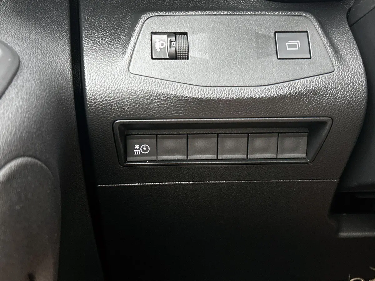 136pk L2 50 kWh Automaat | Houten Vloer | Navigatie | Stoelverwarming | Full-LED | Airco | Cruise Control | Camera | Apple Carplay/Android Auto |