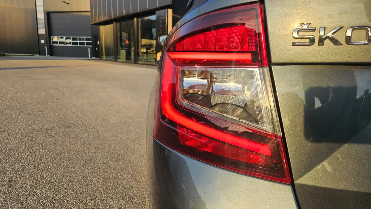 1.0 TSI Style | TREKHAAK | CRUISE | PARK SENS | CLIMA | DAB | BLEUTOOTH | 15" LMV