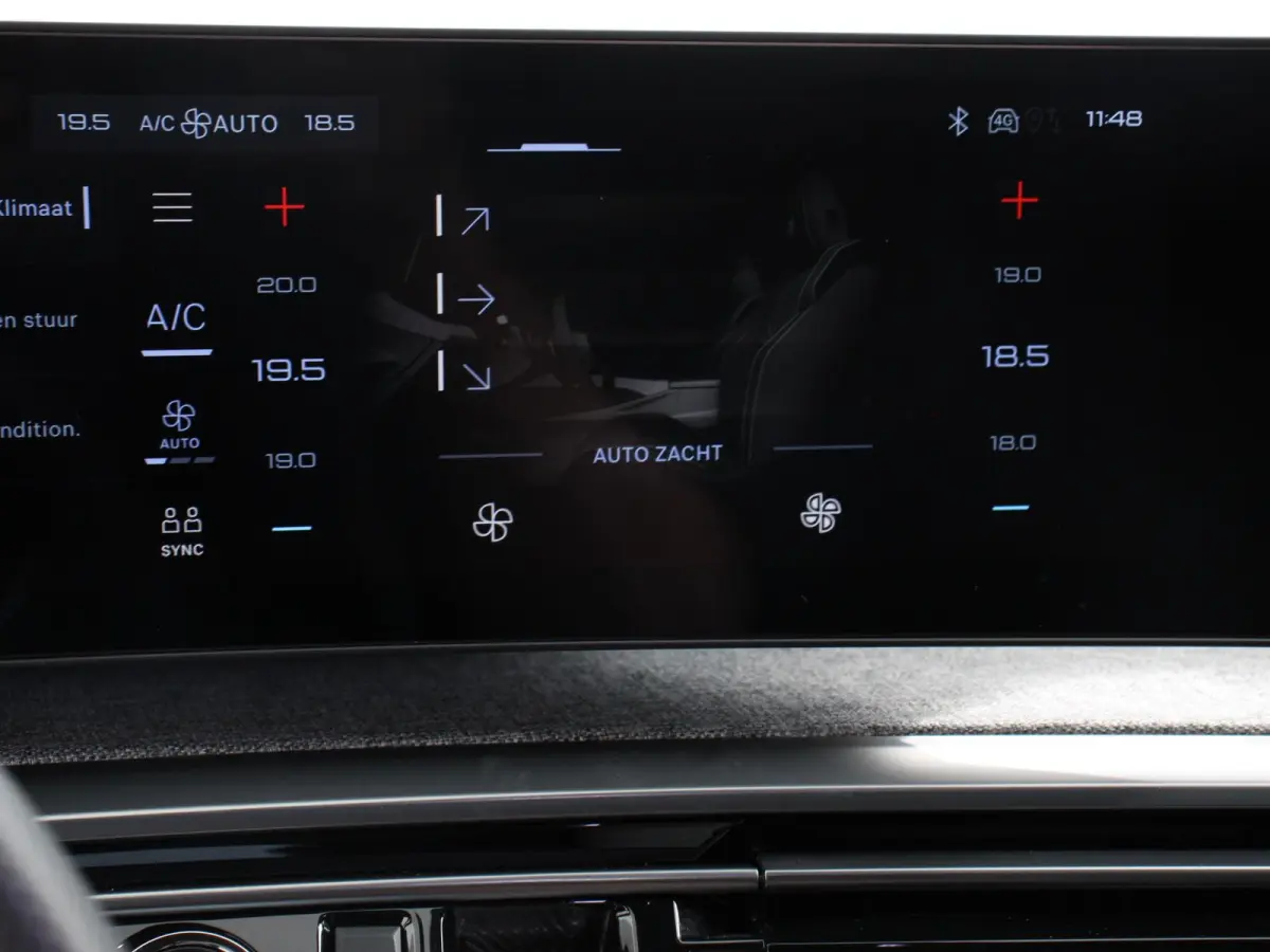 210 GT-Line Automaat Climate control Adaptieve cruise control 360 camera Keyless Apple Carplay/ Android auto Led Verwarmde voorstoelen Stuurverwarming Parkeersensoren Navigatie Afneembare Tr