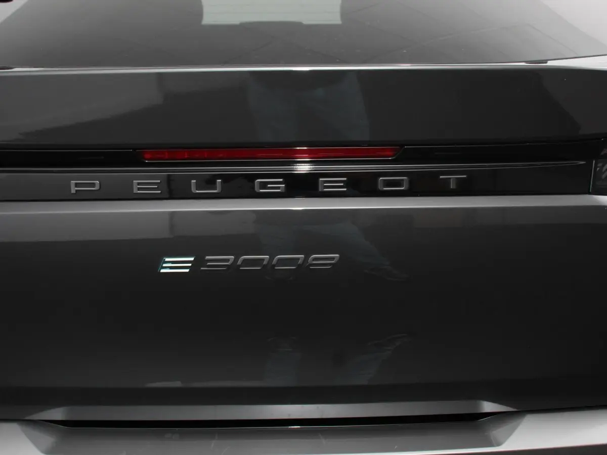 210 GT-Line Automaat Climate control Adaptieve cruise control 360 camera Keyless Apple Carplay/ Android auto Led Verwarmde voorstoelen Stuurverwarming Parkeersensoren Navigatie Afneembare Tr