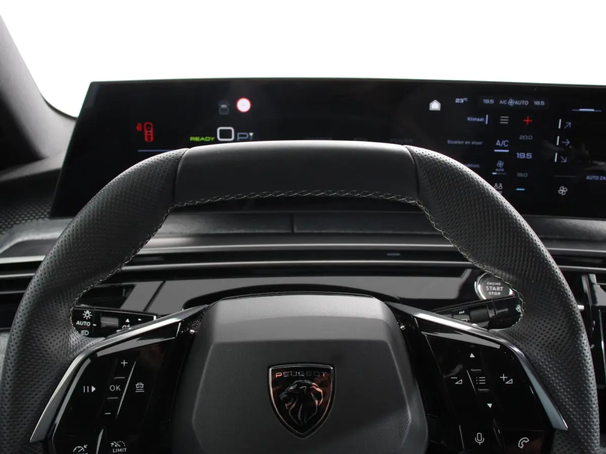 210 GT-Line Automaat Climate control Adaptieve cruise control 360 camera Keyless Apple Carplay/ Android auto Led Verwarmde voorstoelen Stuurverwarming Parkeersensoren Navigatie Afneembare Tr