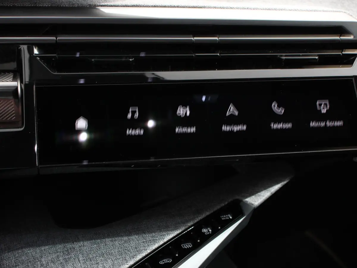 210 GT-Line Automaat Climate control Adaptieve cruise control 360 camera Keyless Apple Carplay/ Android auto Led Verwarmde voorstoelen Stuurverwarming Parkeersensoren Navigatie Afneembare Tr