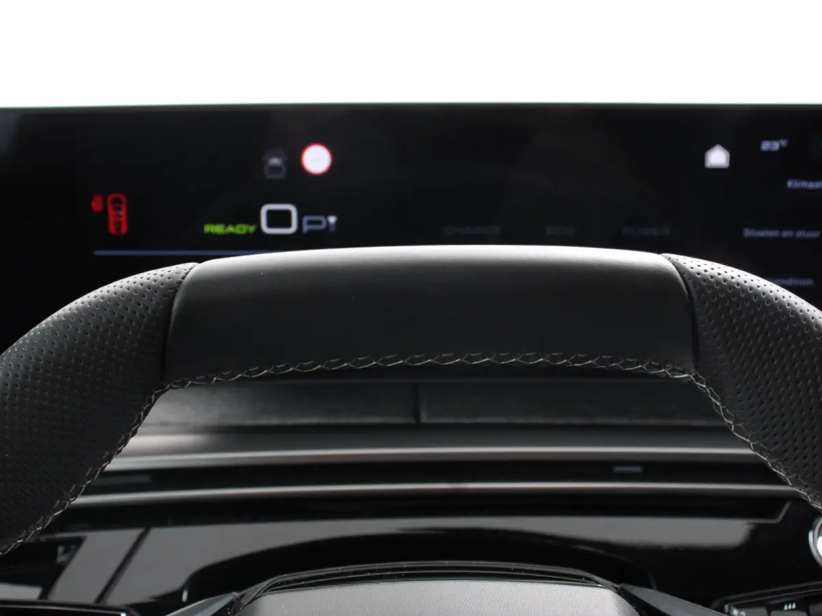 210 GT-Line Automaat Climate control Adaptieve cruise control 360 camera Keyless Apple Carplay/ Android auto Led Verwarmde voorstoelen Stuurverwarming Parkeersensoren Navigatie Afneembare Tr