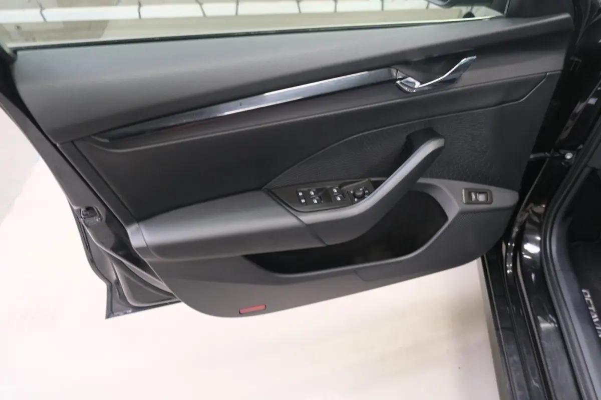 1.0 e-TSI Business Edition > €7900,- Netto Export <