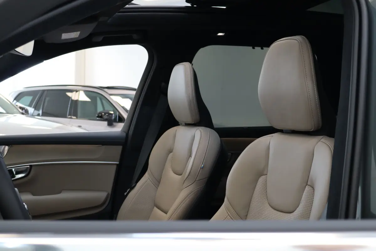 2.0 T8 Plug-in hybrid AWD Ultra Bright Exec. Ed. | 2 stoelen op derde rij | Achterbank verwarmd | Achteruitrij assistent