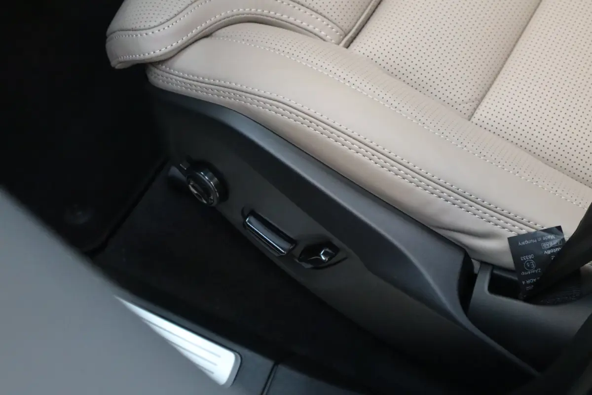 2.0 T8 Plug-in hybrid AWD Ultra Bright Exec. Ed. | 2 stoelen op derde rij | Achterbank verwarmd | Achteruitrij assistent