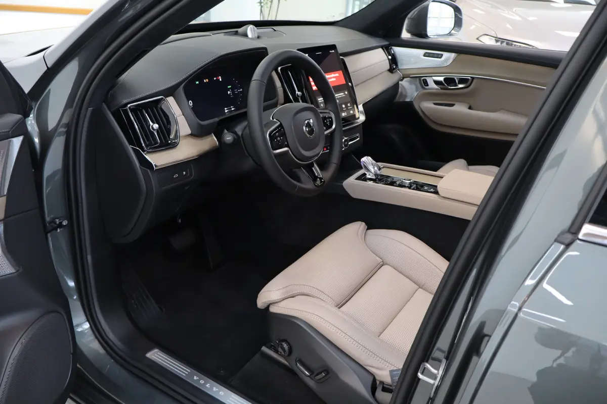 2.0 T8 Plug-in hybrid AWD Ultra Bright Exec. Ed. | 2 stoelen op derde rij | Achterbank verwarmd | Achteruitrij assistent
