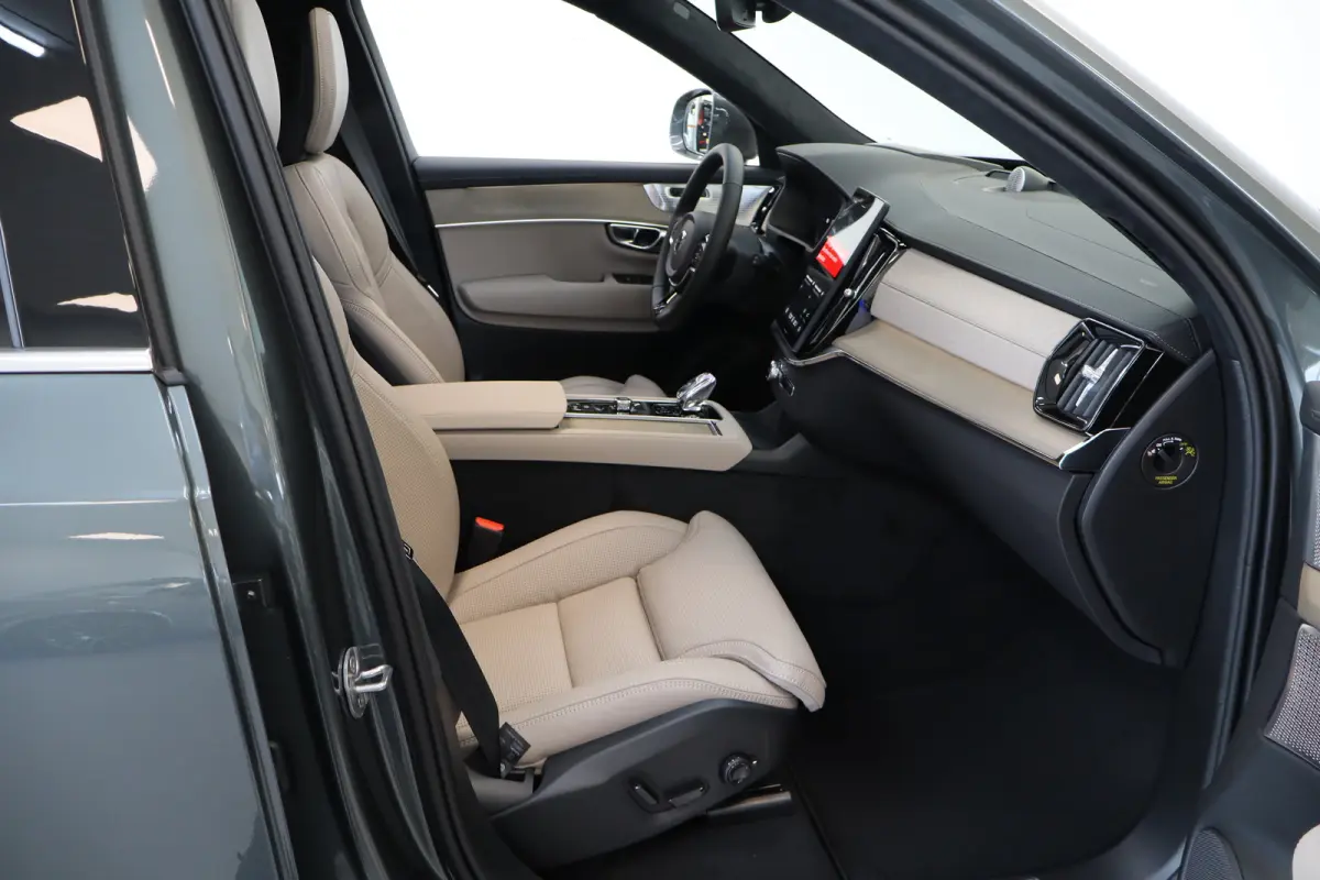 2.0 T8 Plug-in hybrid AWD Ultra Bright Exec. Ed. | 2 stoelen op derde rij | Achterbank verwarmd | Achteruitrij assistent