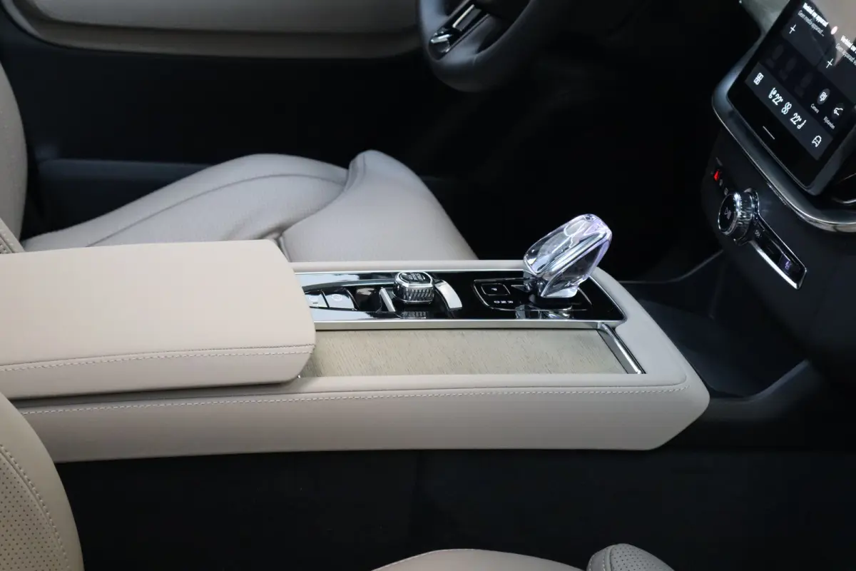 2.0 T8 Plug-in hybrid AWD Ultra Bright Exec. Ed. | 2 stoelen op derde rij | Achterbank verwarmd | Achteruitrij assistent