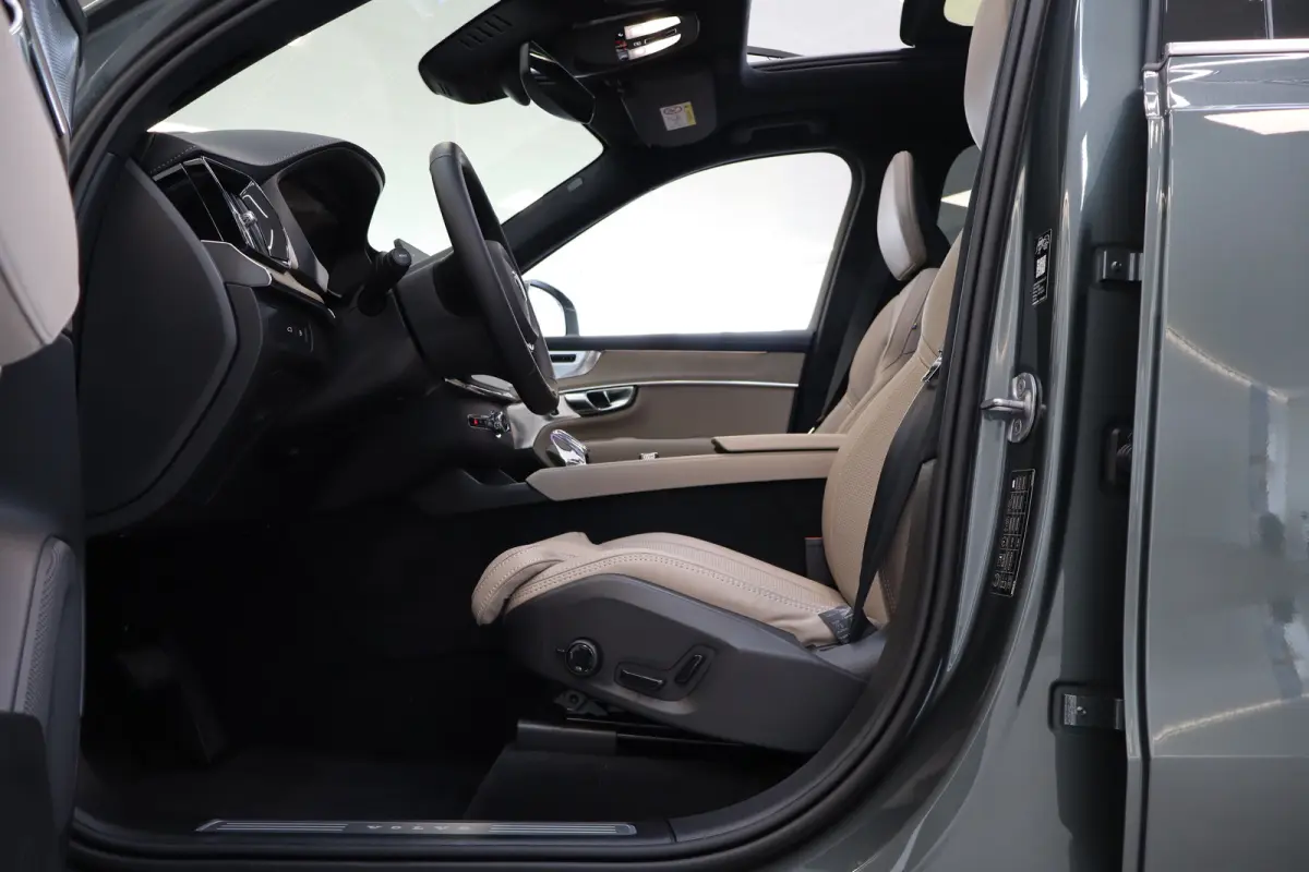 2.0 T8 Plug-in hybrid AWD Ultra Bright Exec. Ed. | 2 stoelen op derde rij | Achterbank verwarmd | Achteruitrij assistent