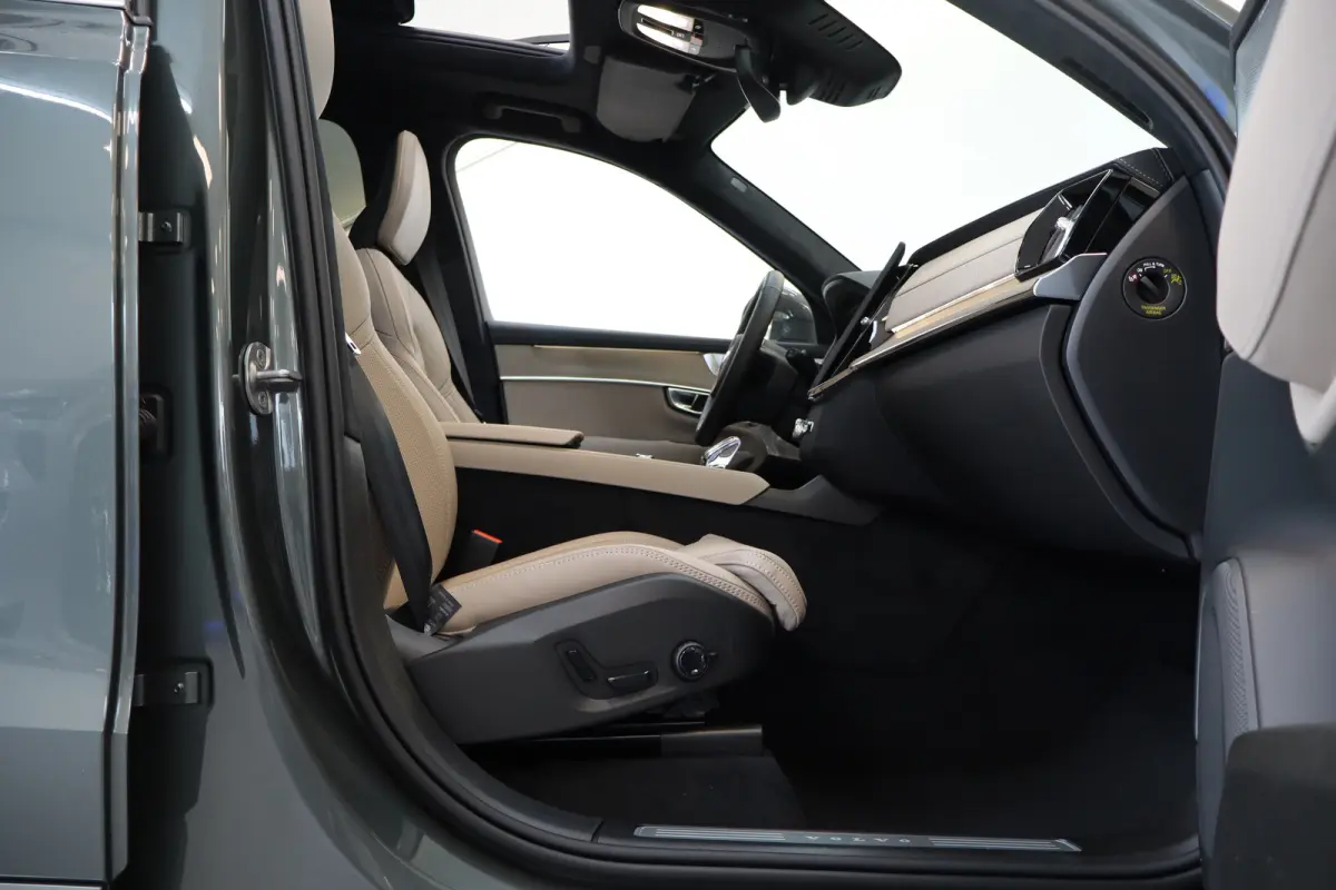 2.0 T8 Plug-in hybrid AWD Ultra Bright Exec. Ed. | 2 stoelen op derde rij | Achterbank verwarmd | Achteruitrij assistent