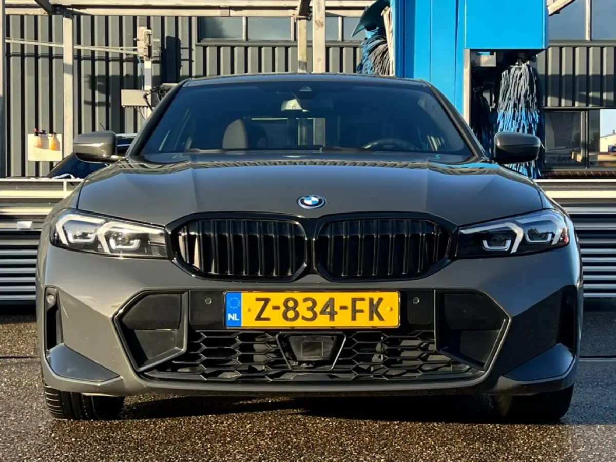 320e Limousine M Sport | ACC | Pano | NL Auto | Camera