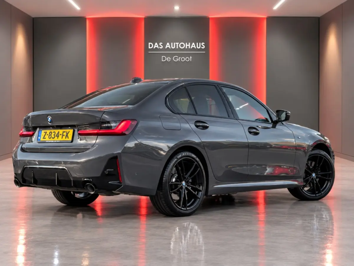 320e Limousine M Sport | ACC | Pano | NL Auto | Camera