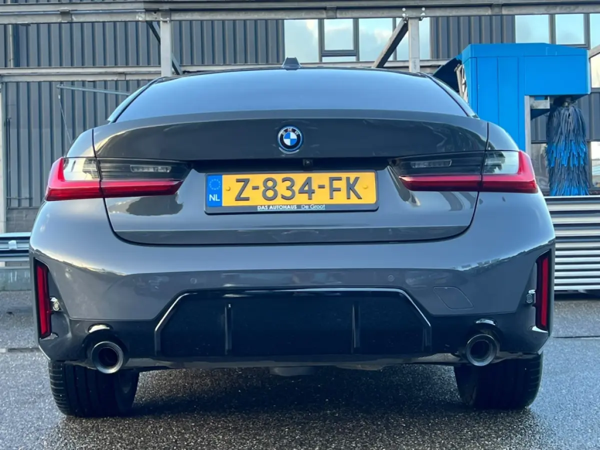 320e Limousine M Sport | ACC | Pano | NL Auto | Camera