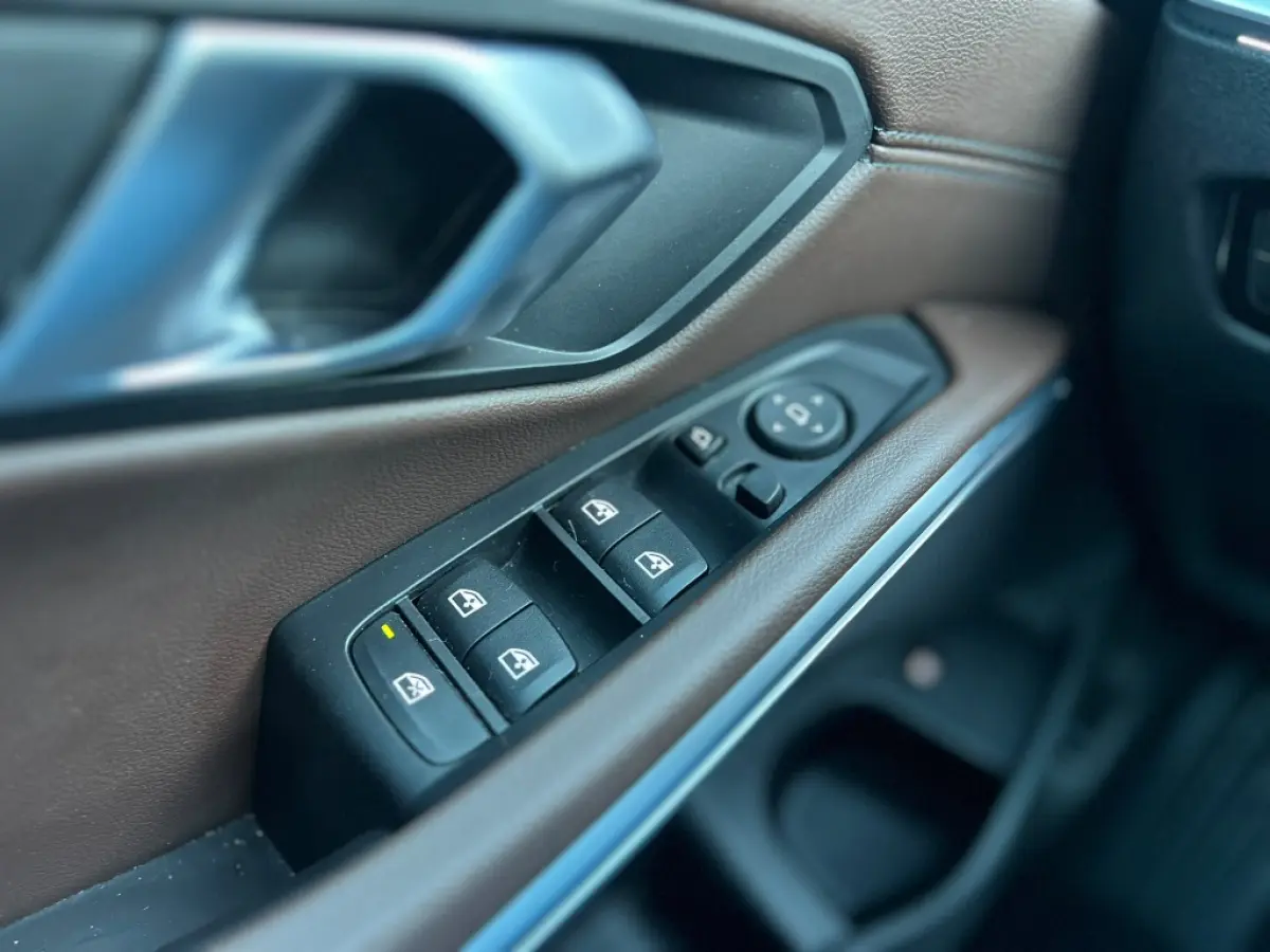 320e Limousine M Sport | ACC | Pano | NL Auto | Camera
